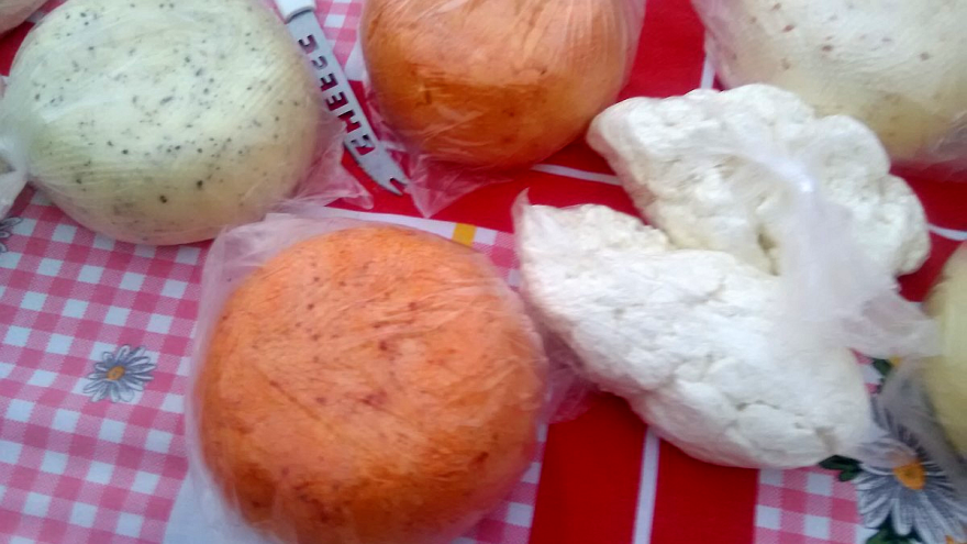 Milan Meseldžija kozji sir i mleko prodaje, surutku poklanja