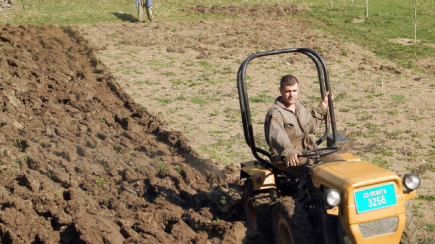 Divac pomaže mladim poljoprivrednicima