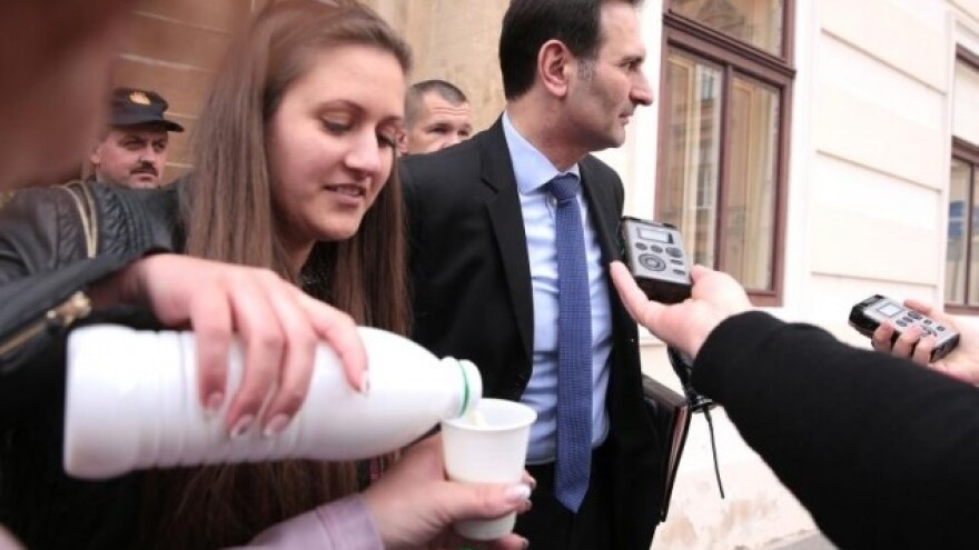 Mljekari ministrima podijelili mlijeko!