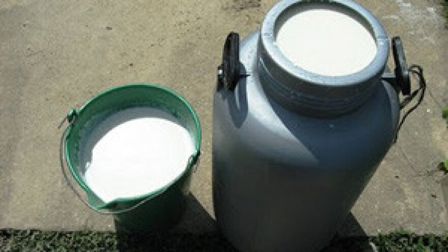 Mljekari zastupnike nudili mlijekom