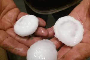Tuča veličine šake pogodila Gorski kotar, obilni pljuskovi s tučom i u središnjoj Hrvatskoj