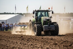 Na Novosadskom sajmu i prikaz traktora u radu