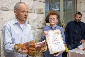 Titula šampiona obitelji Žužić: Najbolji hrvatski pršut je krčki