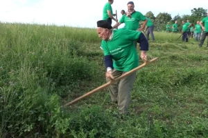 Penzioner Avdo, kosom starom četiri decenije, pobijedio na kosijadi