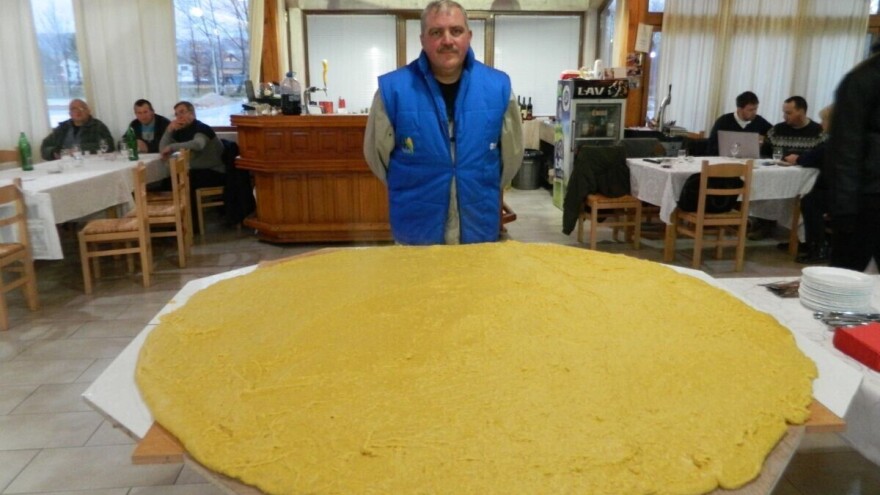 Radiša Radisavljević napravio najveći kačamak u Srbiji