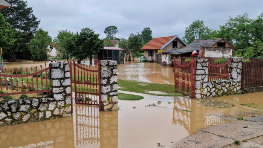 Protiv poplava tajnim igrama sa kutlačama