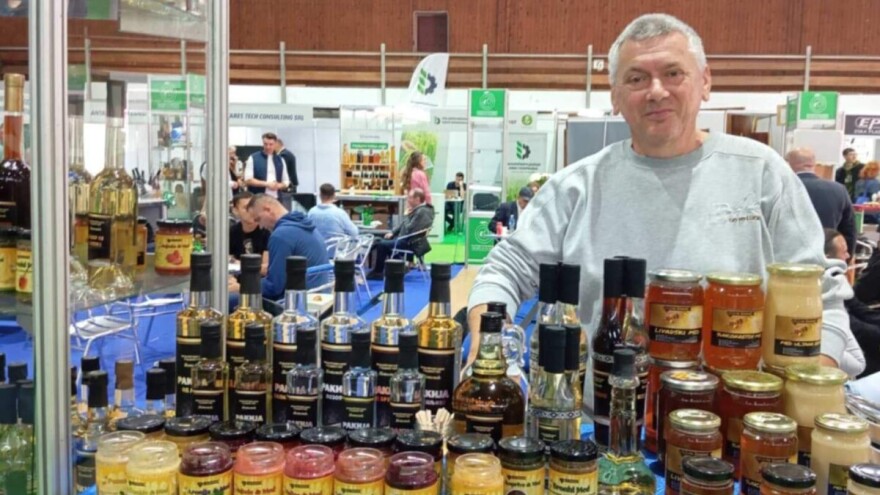 Od rakija, vina i meda, do jednog neobičnog pića - široka ponuda kod Dobrivoja Živkovića