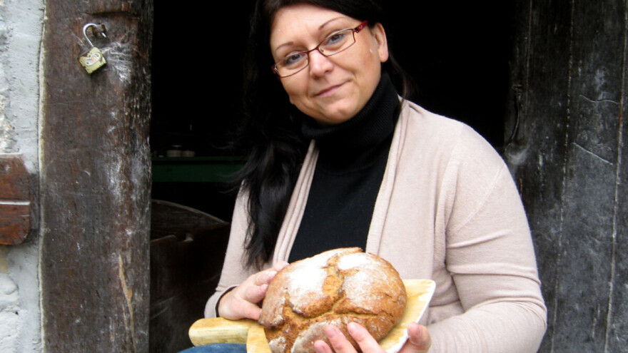 Tainom - hranom srpskih vojnika, prehranjuje svoju decu