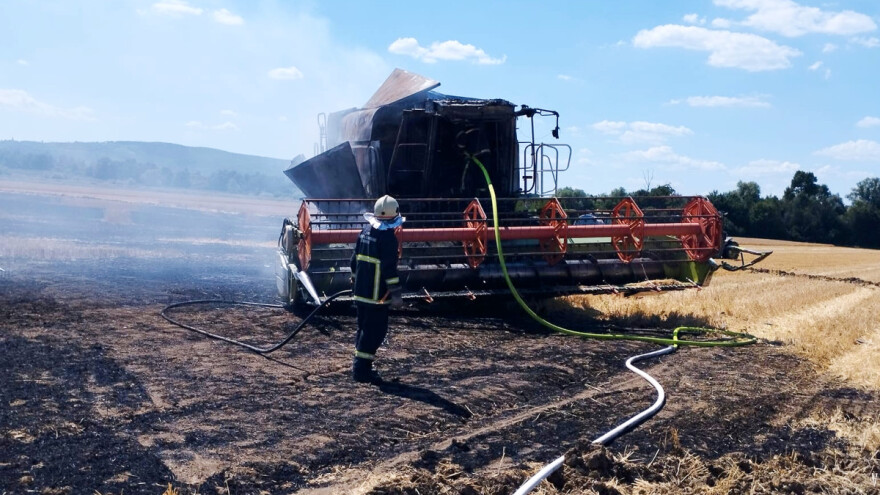 Ponovo požari na poljima u Slavoniji - izgorjeli kombajn, balirka i pšenica