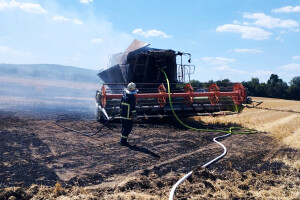 Ponovo požari na poljima u Slavoniji - izgorjeli kombajn, balirka i pšenica
