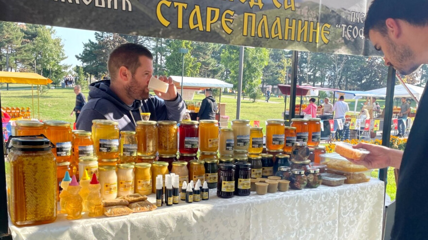 Pčelari tvrde da falsifikati meda u trgovinama nemaju nikakve veze sa njima