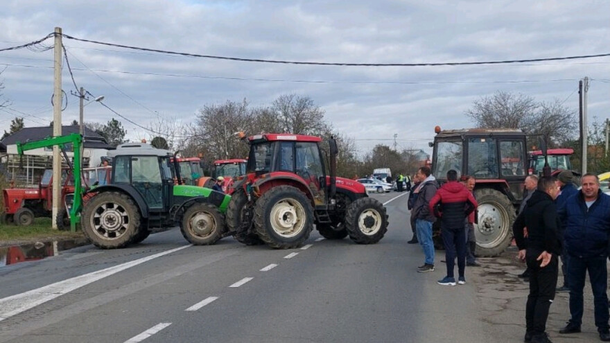 Protest poljoprivrednika u Srbiji: Mehanizacijom blokirali puteve!