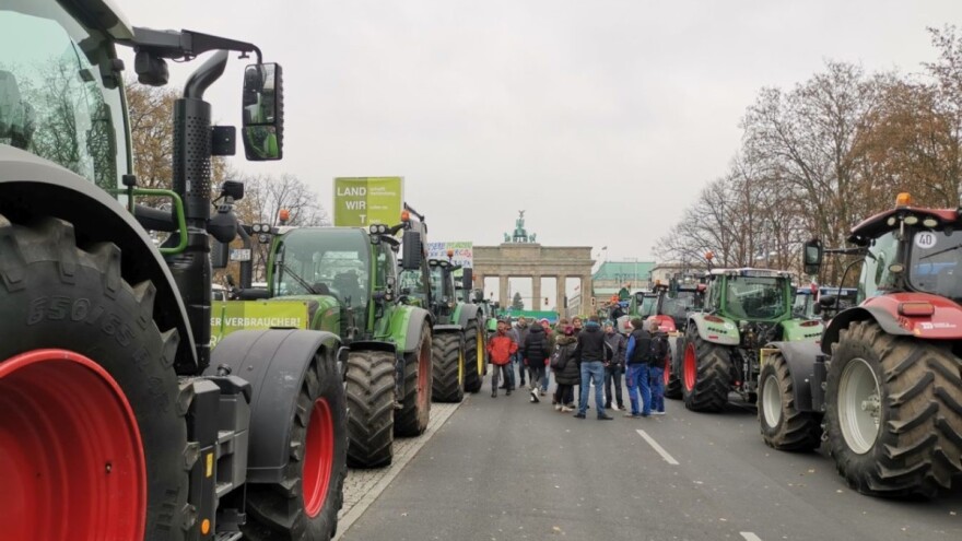 Smanjili im olakšice na dizel - hiljade poljoprivrednika na ulicama Berlina
