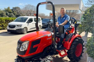 Kioti CX2510N opremljen svime što treba traktor za mala domaćinstva