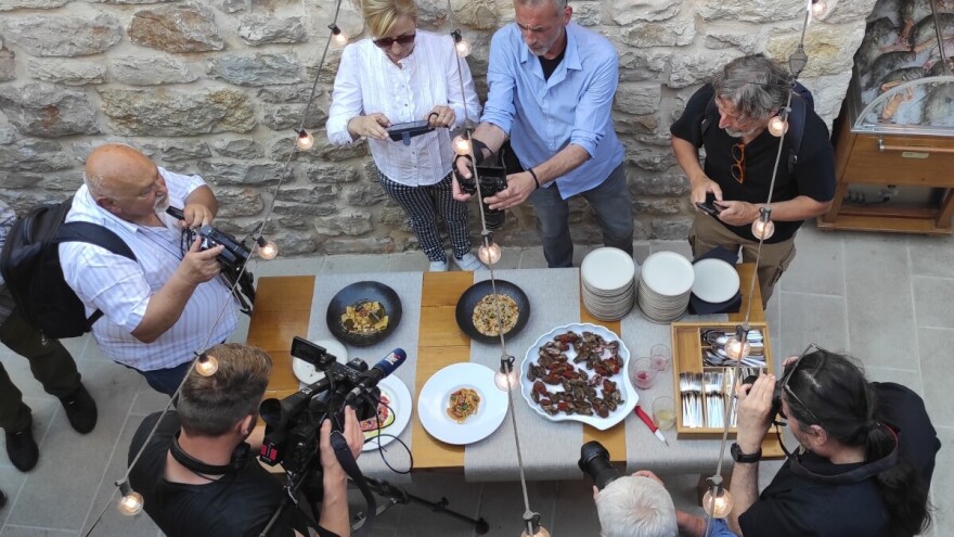 Školjke kunjke i jela s prošekom - kraljevska jela u kraljevskom gradu