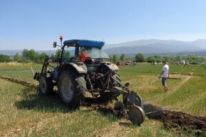 Orači potiču obrađivanje Sinjskog polja
