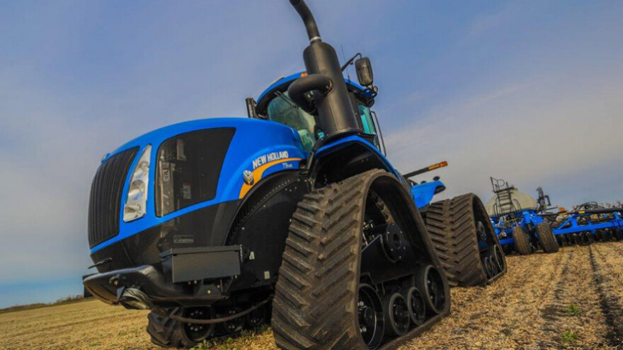 New Holland uveo SmartTrax gusjenice na T9 seriju!