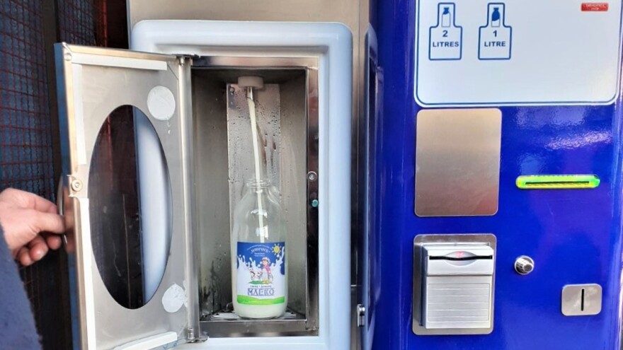 Prvi mlekomat u Srbiji otvoren u Čajetini