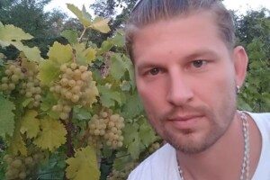 Nino Žunec - nekada maneken i pizza majstor, danas vinogradar, stočar, pčelar, sluga i gospodar svog baranjskog imanja