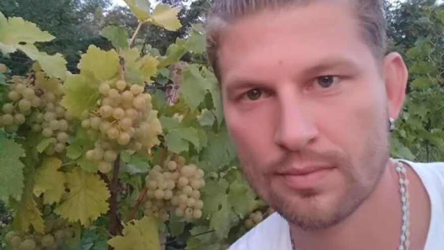 Nino Žunec - nekada maneken i pizza majstor, danas vinogradar, stočar, pčelar, sluga i gospodar svog baranjskog imanja