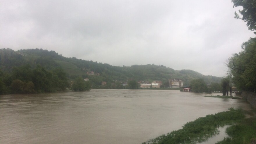 U Prijedoru zaplavljeno 200 objekata, u Čelincu 20-ak, upozoreni i Sarajlije