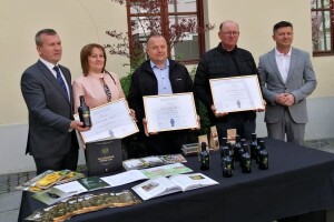 Bučina ulja OPG-ova Žmegač, Štorga i Šipek okićena zlatom u Bruxellesu