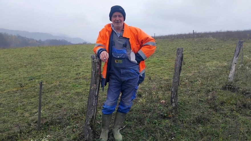 Iz bagera u šljivik: Penzioner Novica podigao voćnjak, ulazi i u stočarske vode