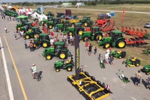 Novocommerce na 5. FarmShow dovodi najnovije strojeve, a slavi i 100 godina John Deere traktora!