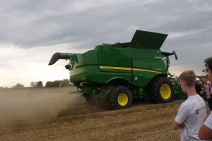 John Deere, Bednar i KUHN, a posebice kombajn S770i ostavili poljoprivrednike bez daha. Znate li da ih možete i unajmiti?
