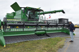 Novocommerce na Farm Show-u predstavio novi heder i pneumatsku sijačicu
