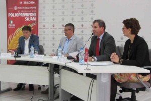 Na Novosadskom sajmu i prikaz traktora u radu