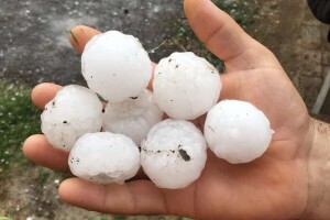 Slavoniju pogodila tuča veličine loptice za golf, a kod Nove Gradiške zabilježena pijavica