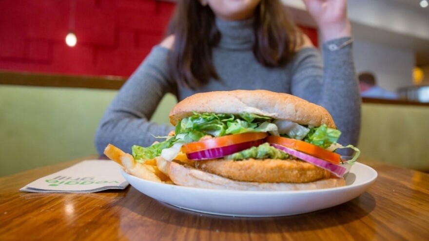 Raste popularnost prehrane na biljnoj bazi, a veganski burgeri sve traženiji