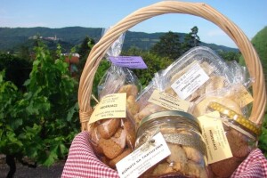 Breskvice, cukerančići, hrostule -  tradicionalne slastice vrijednih ruku obitelji Šavko