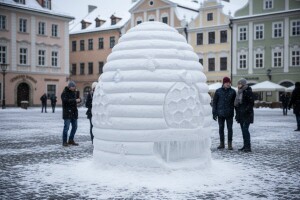Od snijega napravili ogromnu košnicu