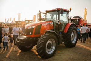 Odvezi se sa Novosadskog sajma u traktoru!