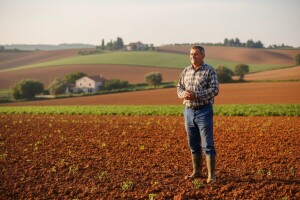 Omogućiti prodaju zemljišta i oformiti otkupne centre!