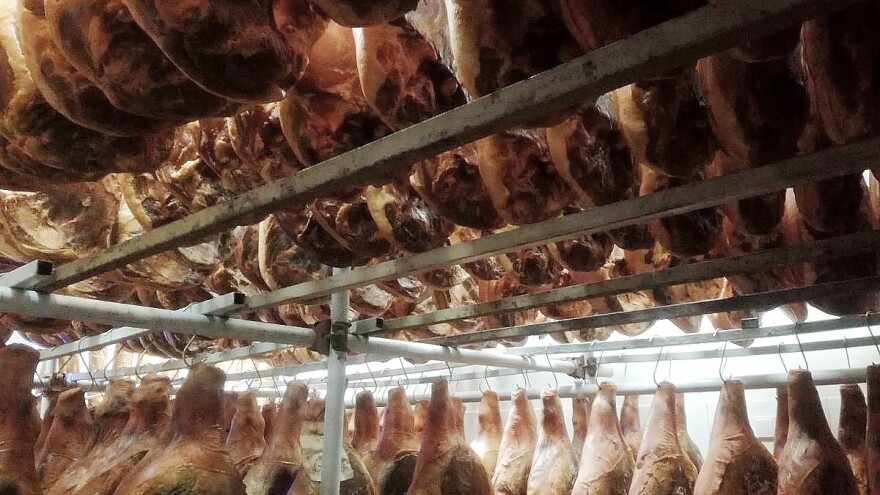 Da imaju više i to bi otišlo: zimi najtraženije pečenica i kobasice, a ljeti panceta i pršut