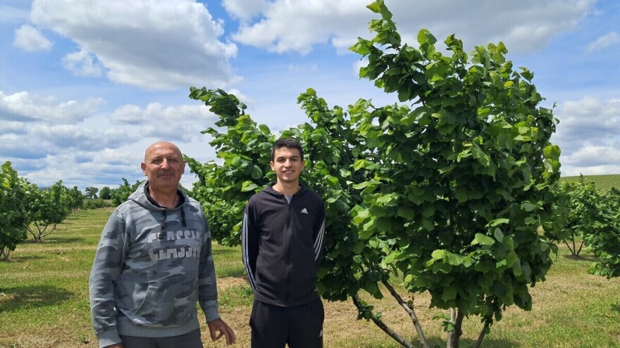 Od vojnika do eko pčelara: Željko Popović proizvodi med, lješnjak, a planiraju i turizam