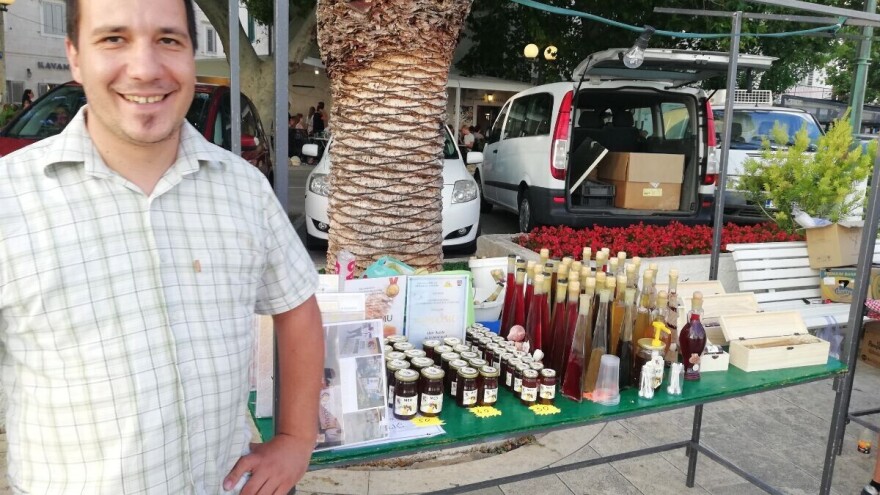 Od dvije pčelinje zajednice do zlatnih medalja za med, za sve je "kriv" otac Mate