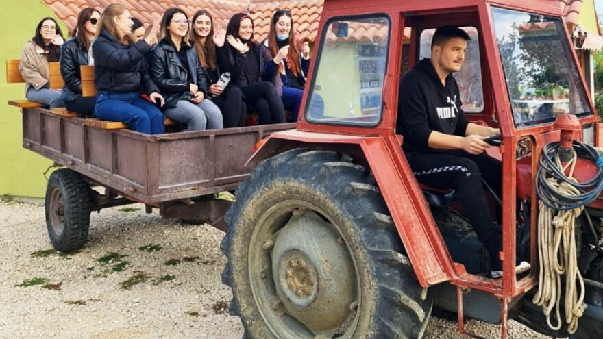 Prestižna Zlatna prizma od sada ponosno stoji u konobi OPG-a Butić