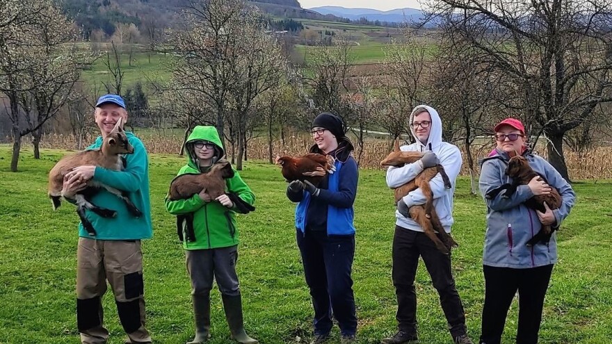 Kriminalistica Marina i teolog Hrvoje Zagreb zamijenili selom i proizvodnjom kozjeg sira