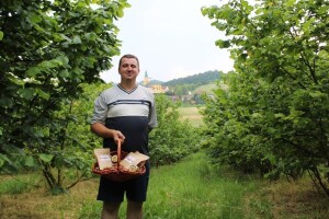 Matija Mlakar sjedinio svoju ljubav prema pčelarstvu s obiteljskom proizvodnjom lješnjaka