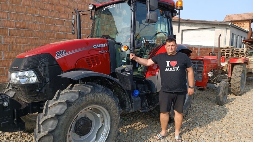 Nenad Nijemčević ovih dana vadi mladi krumpir: Da se bavim samo pšenicom, bilo bi neisplativo