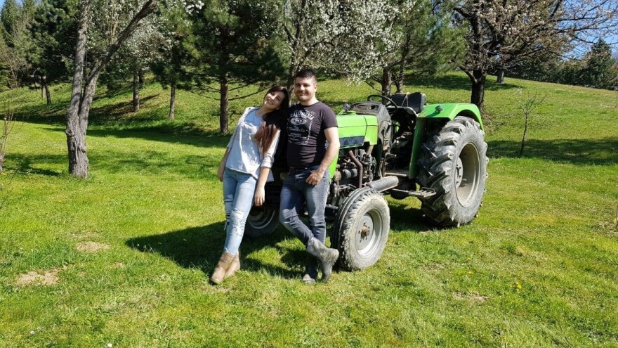 Novcem dobivenim na vjenčanju kupili traktor i upustili se u eko proizvodnju povrća