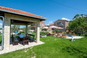 Šampioni seoskog turizma ne posustaju, OPG Popovića dvori uređuju i sade