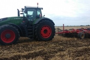 Fendt 1050 -  robustan, ali fleksibilan traktor