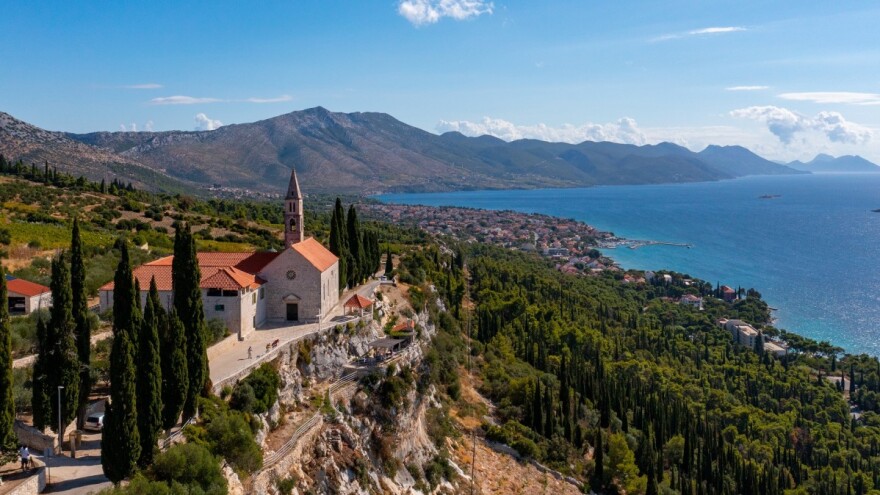 Poznat je po Dingaču i Postupu, a ove godine slavi 120. godišnjicu turizma