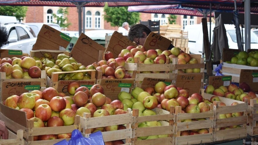 TISUP: U svibnju zabilježene niže cijene jabuka i rajčica
