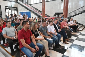 Ugovori za nabavku mehanizacije vredni 100 miliona dinara uručeni mladim poljoprivrednicima